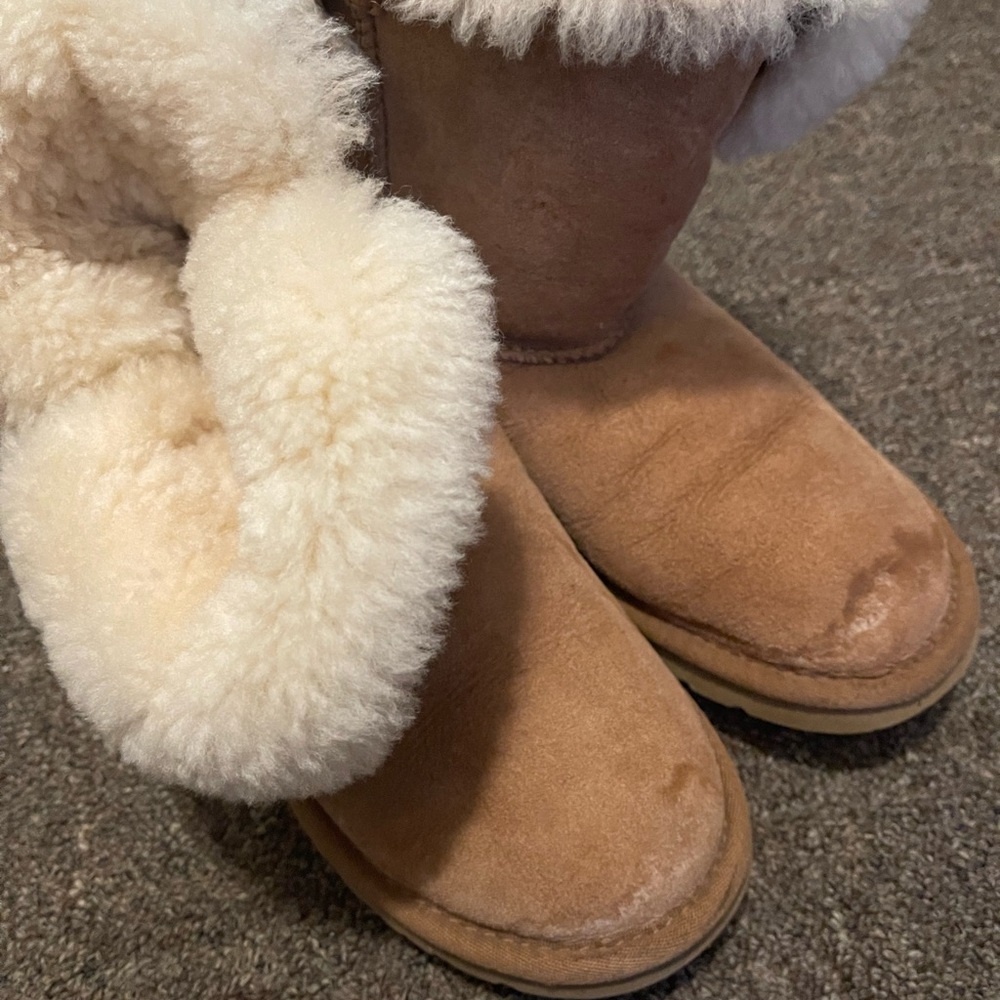 Tan Uggs